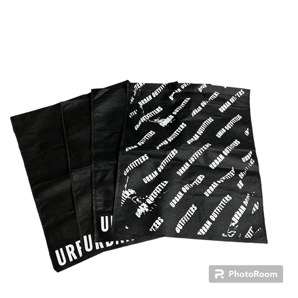 ⬛️Lot of four Urban Outfitters logo reusable bags, medium size, barely used.